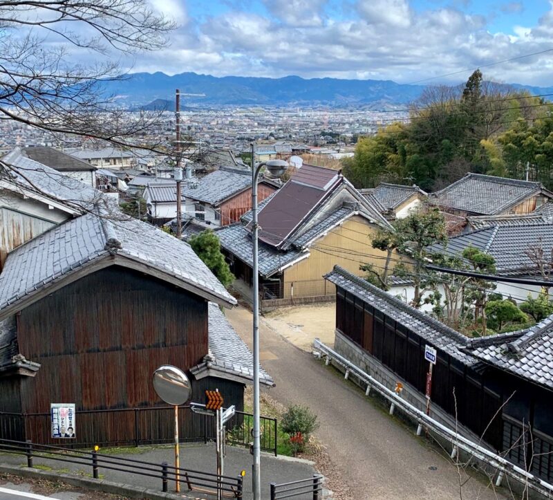 高峰神社から見下ろす竹内街道