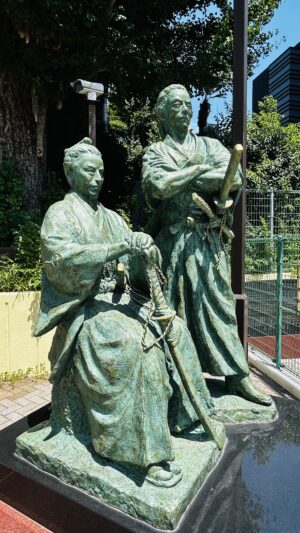勝海舟、坂本龍馬像