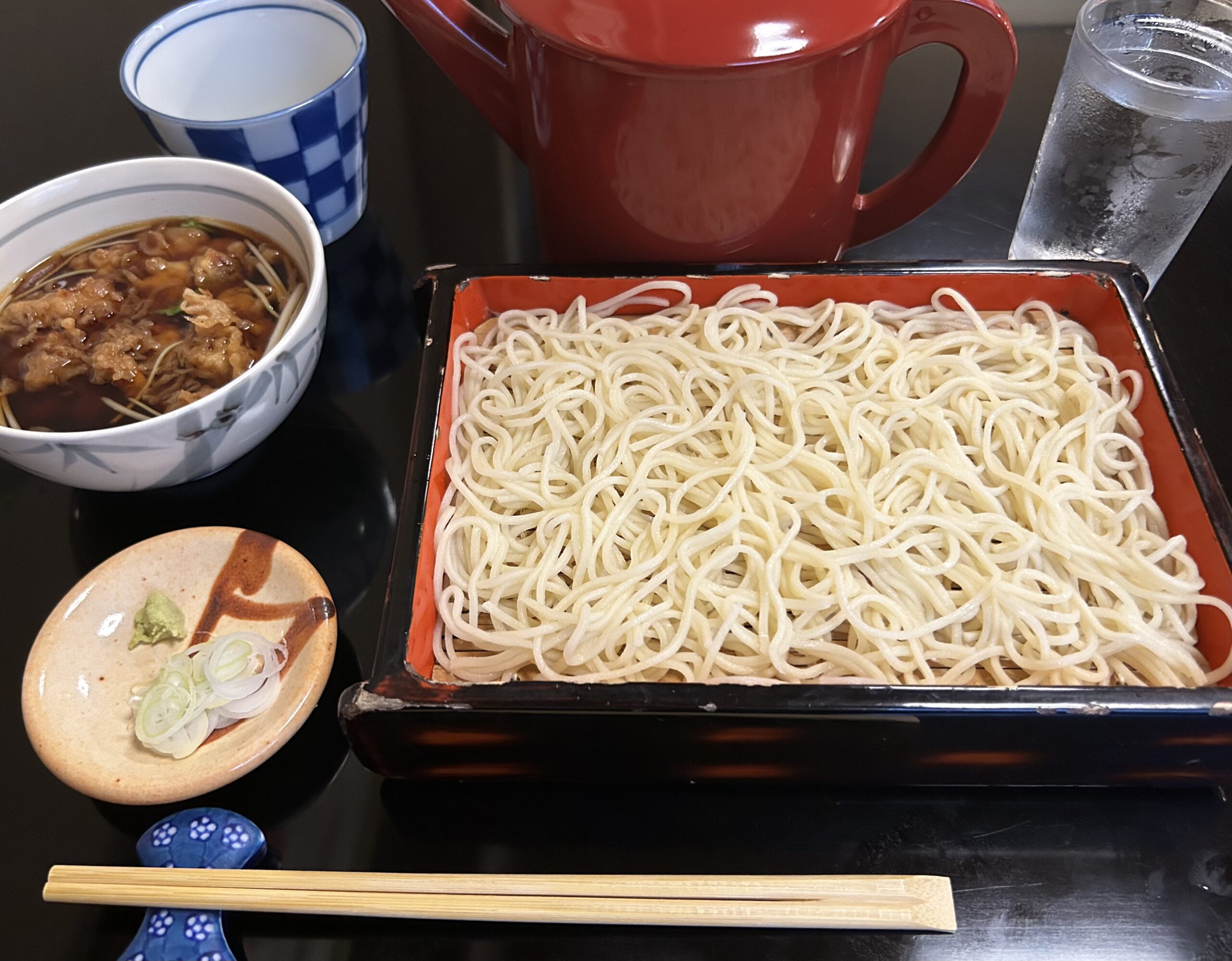 砂場のそば
