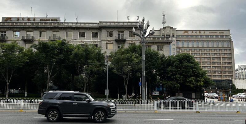 昆明飯店（左：南館、右：本館）