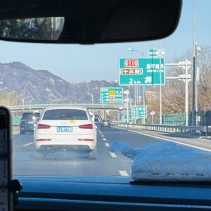 タクシーで明十三陵へ