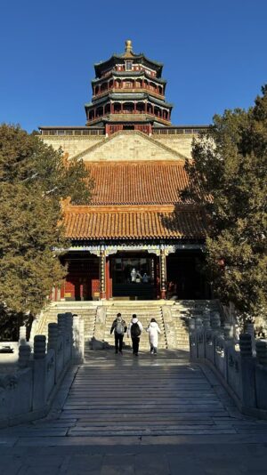 頤和園の中心下から