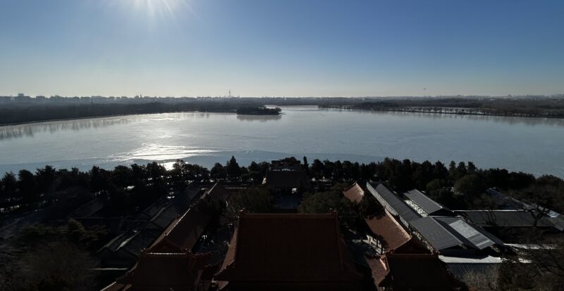 頤和園 湖を見下ろす