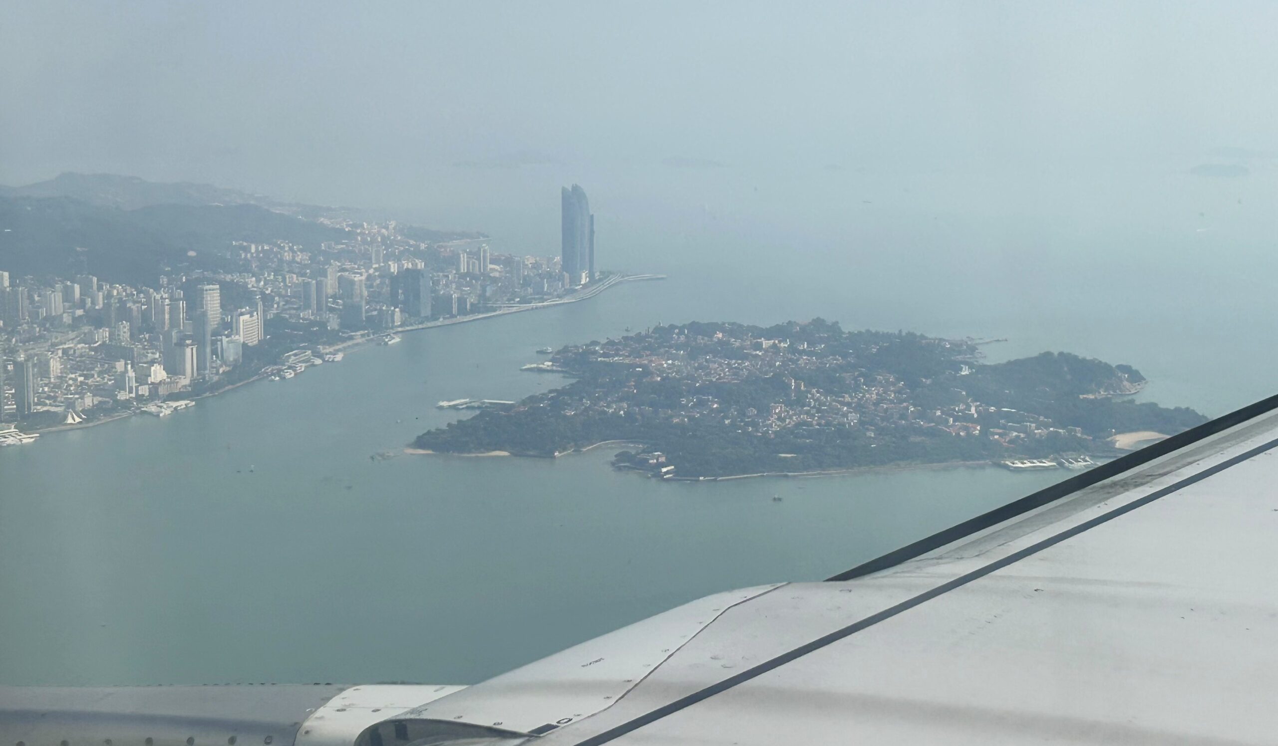空からみたコロンス島