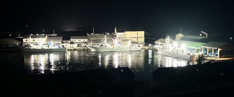 浜坂港のイカ釣り漁船