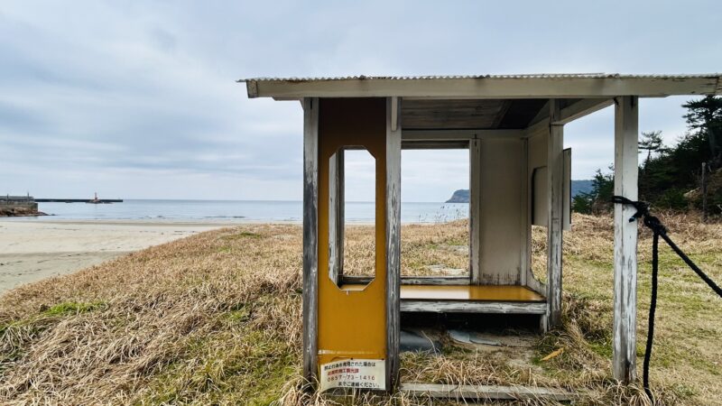 浦富海岸、打ち捨てられた小屋