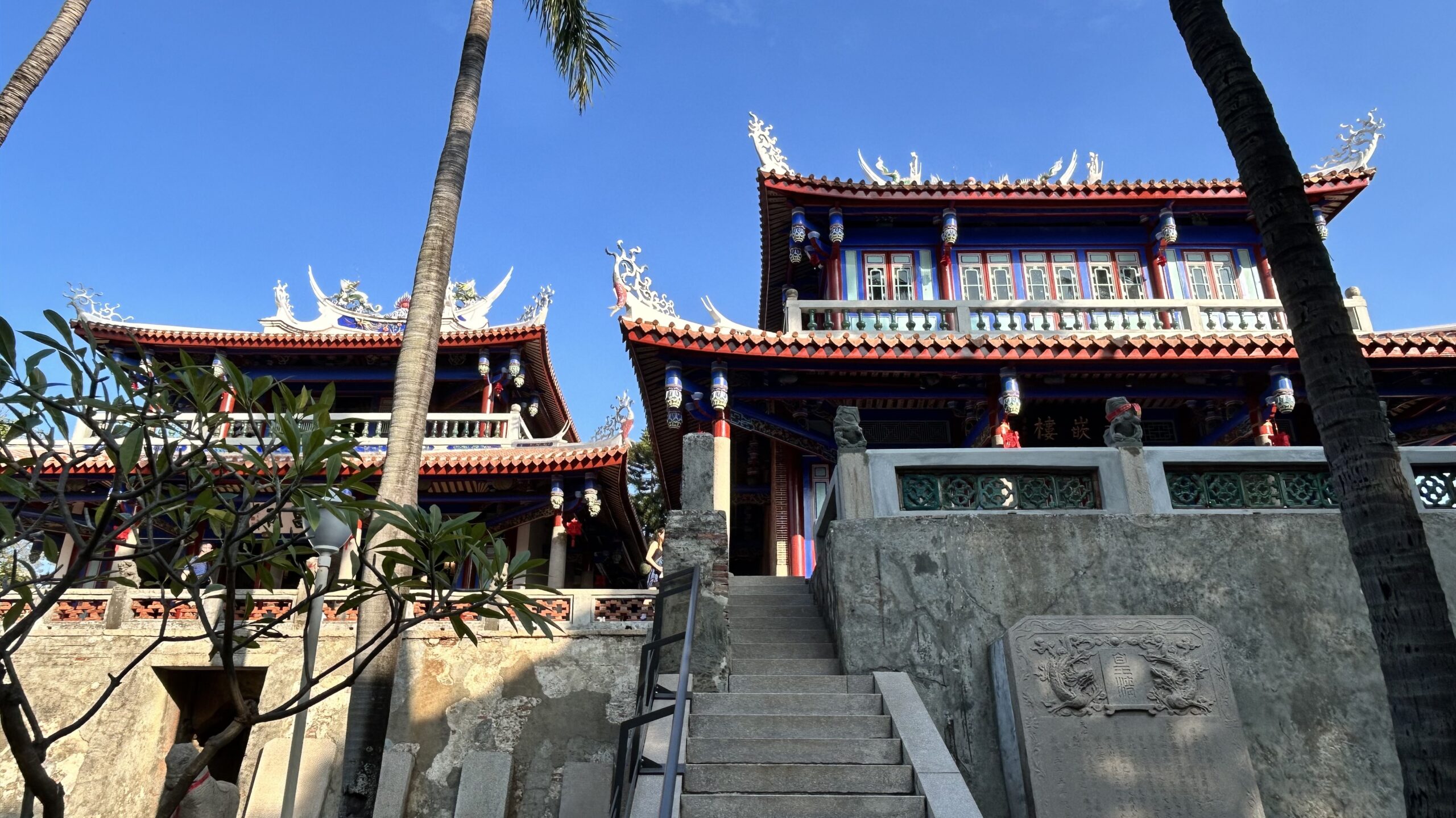 プロビンシア城跡に立つ赤嵌楼