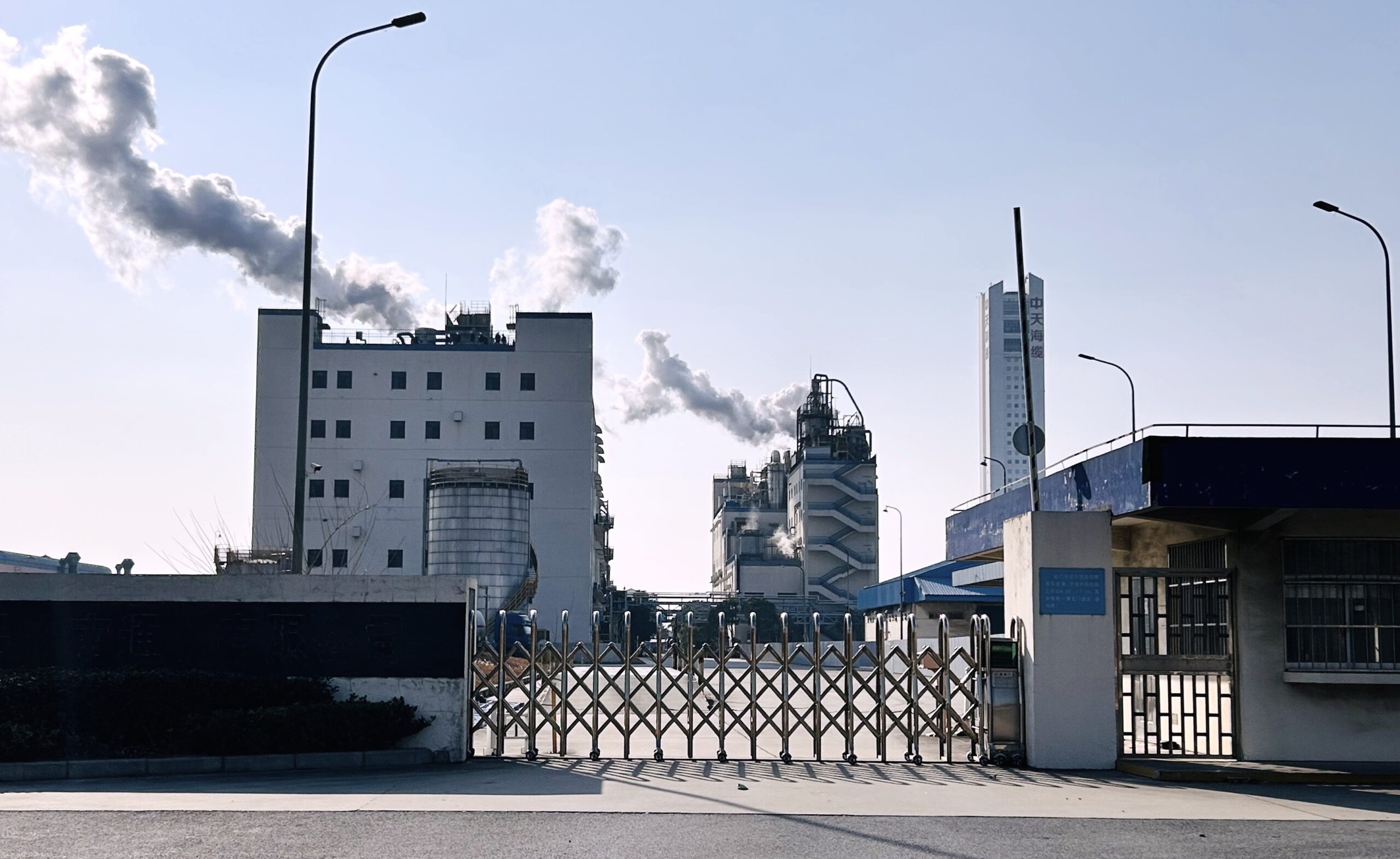 稼働を続ける南通開発区の工場